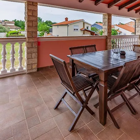 8 Bedroom Lovely In Hébergement de vacances *