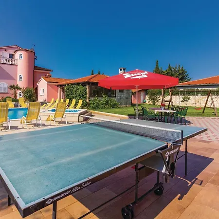 8 Bedroom Lovely In Hébergement de vacances