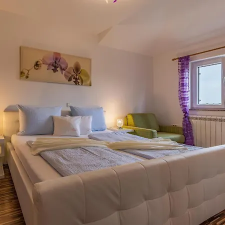 8 Bedroom Lovely In Hébergement de vacances *