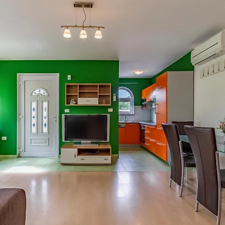 Amazing In With Sauna Vakantiehuis Pula