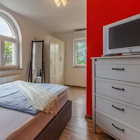 Prázdninový dům 8 Bedroom Lovely In Pula