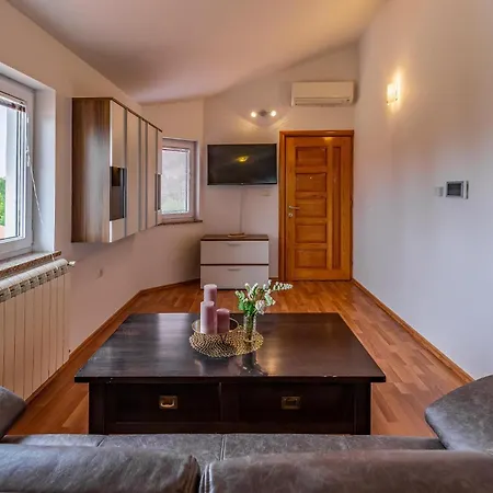 8 Bedroom Lovely In Hébergement de vacances *