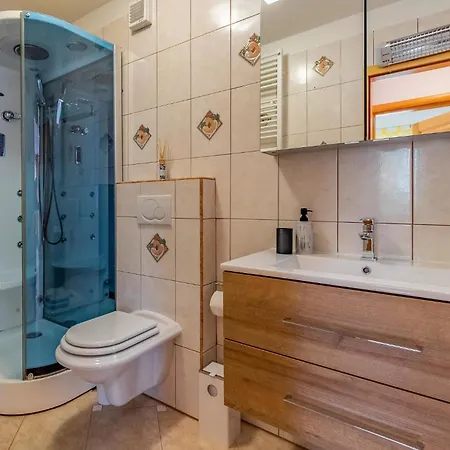 Semesterbostad Lovely In With Sauna Pula