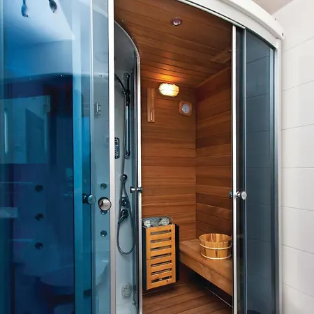 Semesterbostad Lovely In With Sauna Pula
